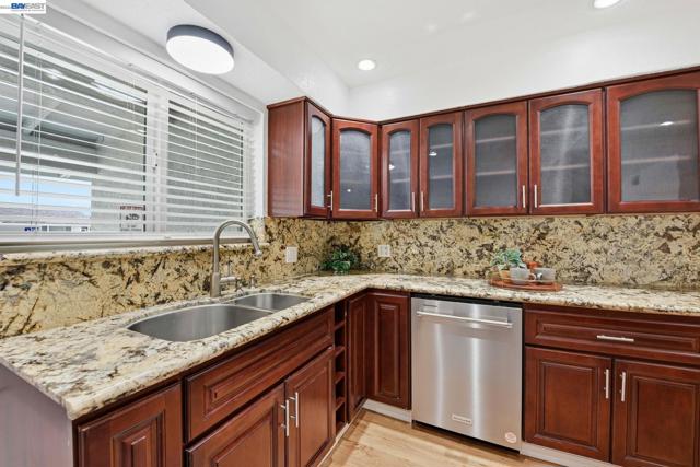 6387 Narcissus Ave, Newark CA: https://media.crmls.org/mediaz/6b05dd9e-a8e5-40d0-9a40-a76e3eb04ef3.jpg