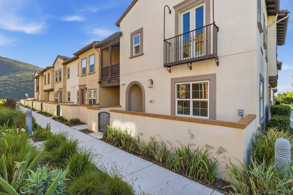 827 Blackstone - photo 6