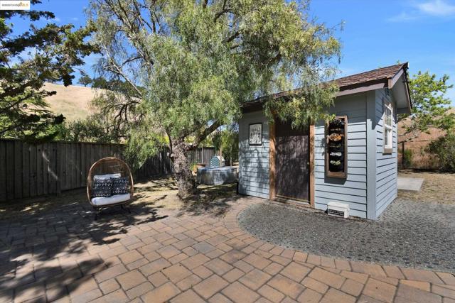 2944 Von Doolen Court, Pinole CA: https://media.crmls.org/mediaz/6b06c565-c683-4bf5-a2ad-2964bcf0260a.jpg