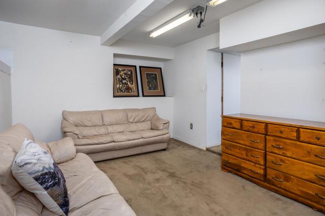 40 Alameda De Las Pulgas, Redwood City CA: https://media.crmls.org/mediaz/6b06c930-d12e-4ad7-9933-c6eecdaeeec1.jpg