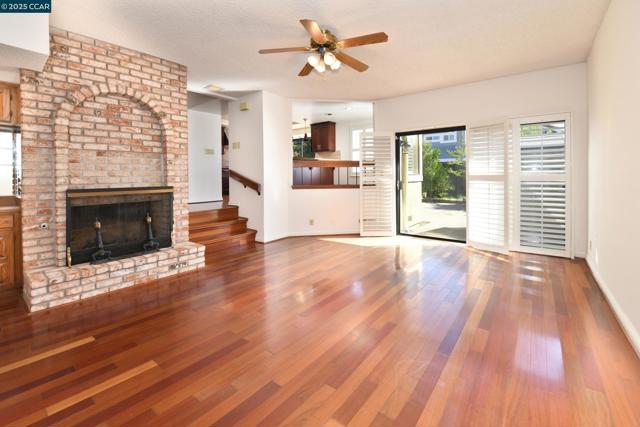 319 Oak Glen Ct, Martinez CA: https://media.crmls.org/mediaz/6b06f19f-3475-4ba1-bcfa-a5a1f6b32d1e.jpg