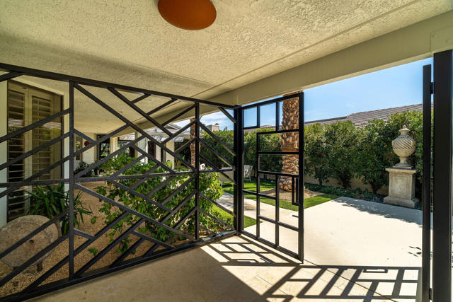 61 Mayfair Drive, Rancho Mirage CA: https://media.crmls.org/mediaz/6b070041-90fa-4d90-9933-b0c84b3493c7.jpg
