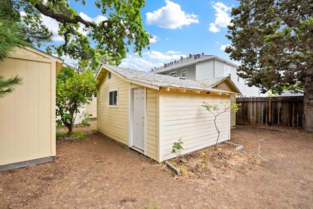 30 Clinton Street, Redwood City CA: https://media.crmls.org/mediaz/6b075500-ce29-4e3c-8cb7-6dbc1a7ab093.jpg