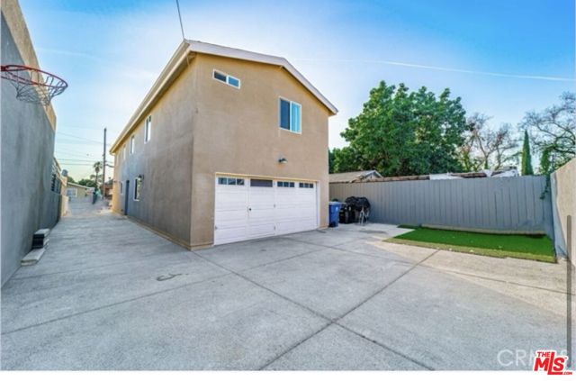 1583 E 41st Street, Los Angeles CA: https://media.crmls.org/mediaz/6b075ff2-a2e0-42b3-ab3c-14085c6f21fa.jpg