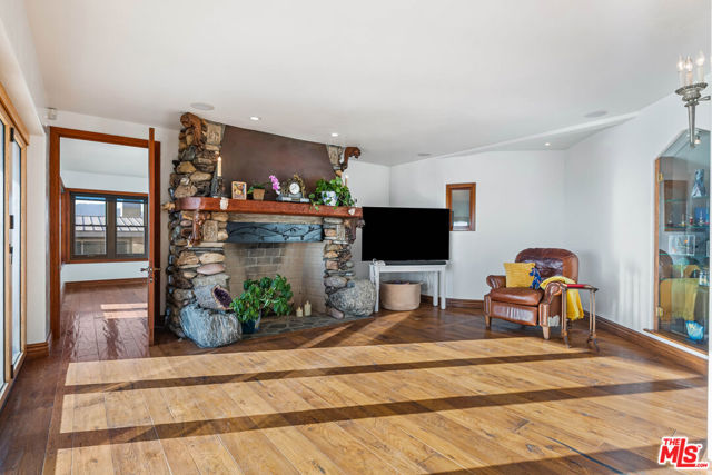7007 Birdview Avenue, Malibu CA: https://media.crmls.org/mediaz/6b07611c-3f4e-4188-ad26-8e7443188839.jpg