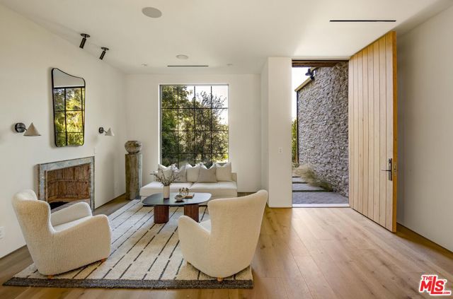 4209 Vantage Avenue, Studio City CA: https://media.crmls.org/mediaz/6b07679b-0b4b-427c-bb6e-d8c1efaa02ee.jpg