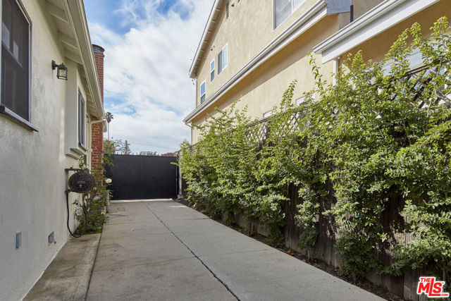 1926 Greenfield Avenue, Los Angeles CA: https://media.crmls.org/mediaz/6b0790c5-1902-4756-9385-9836b6a5e880.jpg