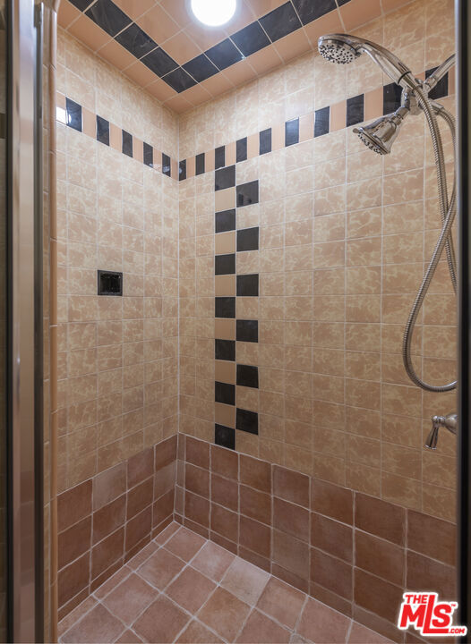 3220 W 78th Place, Los Angeles CA: https://media.crmls.org/mediaz/6b079f40-603b-443a-8ad4-1d79af298d95.jpg