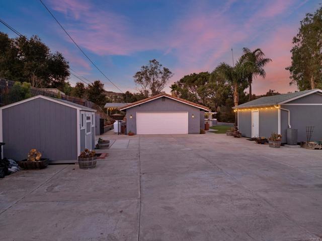 11152 Toyon Hill, Lakeside CA: https://media.crmls.org/mediaz/6b07b851-992f-488e-9425-9e55e8e86511.jpg