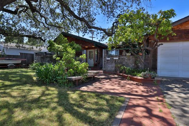 8421 Wayland Lane, Gilroy CA: https://media.crmls.org/mediaz/6b07fd80-7b40-43ce-9a8b-114f30993583.jpg