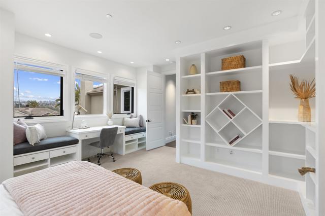2574 Muirfields Drive, Carlsbad CA: https://media.crmls.org/mediaz/6b081a00-8f04-4a1d-b863-14e1d4e3cb50.jpg