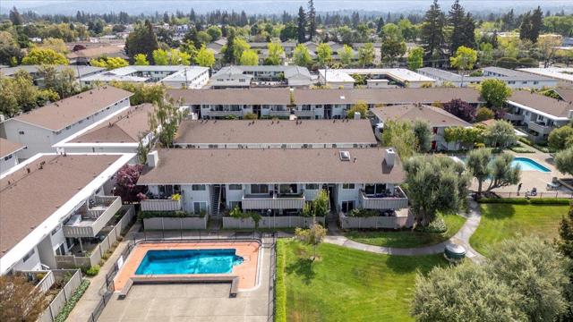 255 S Rengstorff Avenue, Mountain View CA: https://media.crmls.org/mediaz/6b087770-be2b-460f-98e8-110e0a68b54b.jpg