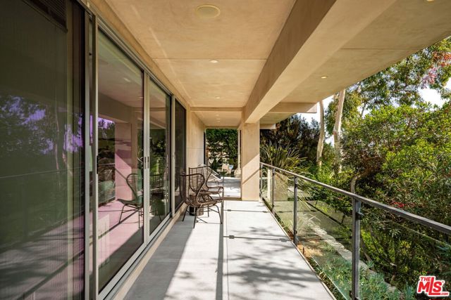 933 Bluegrass Lane, Los Angeles CA: https://media.crmls.org/mediaz/6b08c7ef-5c1c-4633-896d-11d2ad3b5ec0.jpg