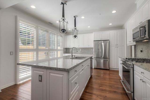 4302 Pacifica Way, Oceanside CA: https://media.crmls.org/mediaz/6b090d2a-8f89-4119-abcc-f7526f7dc05d.jpg