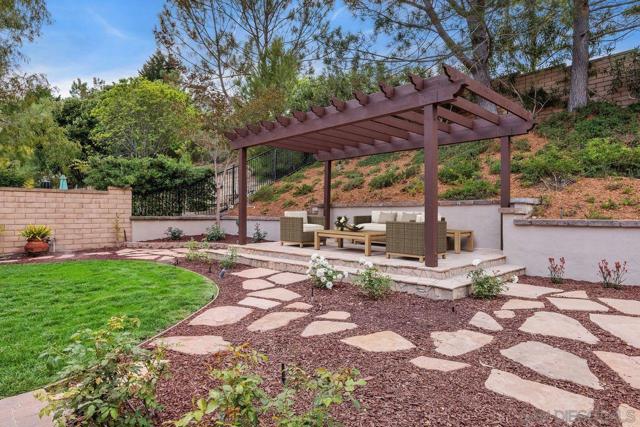 4772 Sunset Heights Ct, San Diego CA: https://media.crmls.org/mediaz/6b0919fc-855d-4135-8149-2774a6a3b3a2.jpg