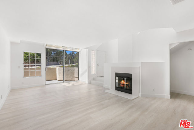 4240 Lost Hills Road, Calabasas CA: https://media.crmls.org/mediaz/6b093d44-cbe5-4c5e-9dd1-b9ecdae9c28e.jpg