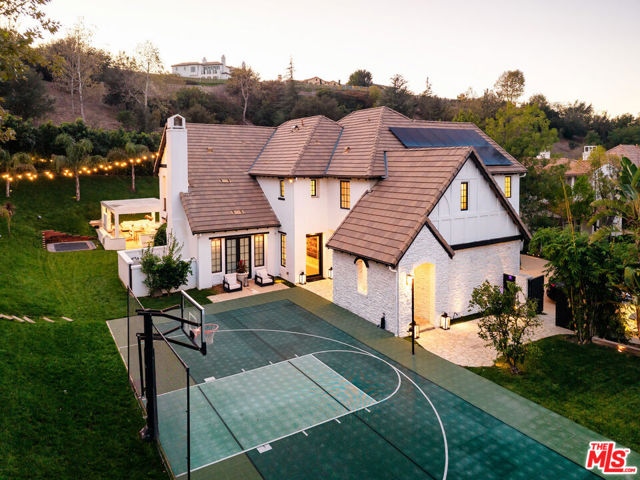 3801 Prado Del Trigo, Calabasas CA: https://media.crmls.org/mediaz/6b098828-9ba6-469e-93aa-67b8be3952b8.jpg