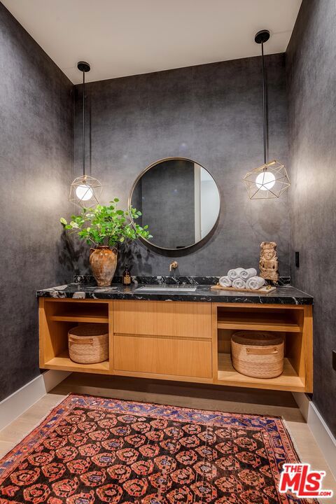 15907 Valley Vista Boulevard, Encino CA: https://media.crmls.org/mediaz/6b0a0193-55d0-4c3f-a886-4adf2e64dc2f.jpg