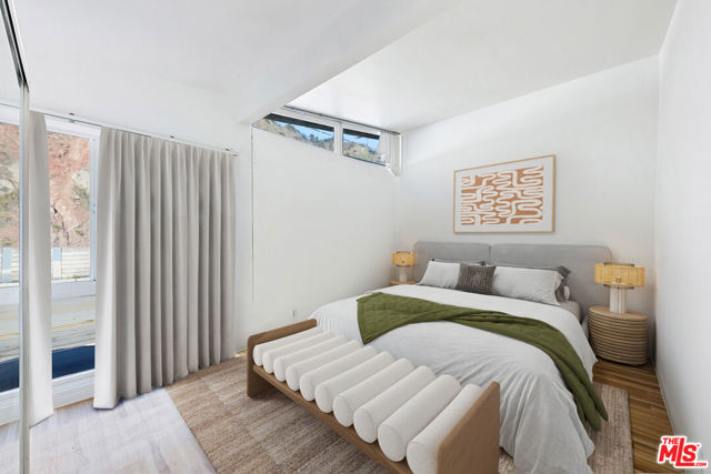 20438 Pacific Coast Highway, Malibu CA: https://media.crmls.org/mediaz/6b0a4d01-5951-4cf9-aec9-548952442f78.jpg