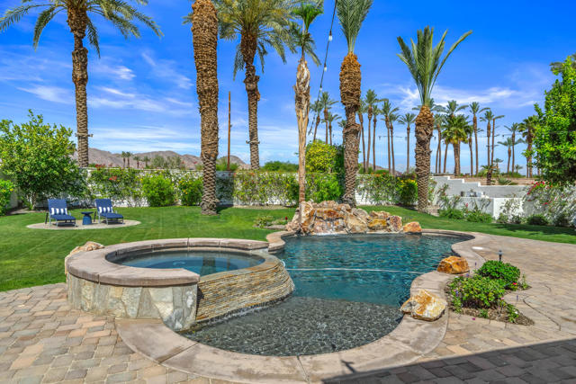 80030 Via Valerosa, La Quinta CA: https://media.crmls.org/mediaz/6b0a8c33-f72a-45d9-b396-f99a9288c61f.jpg