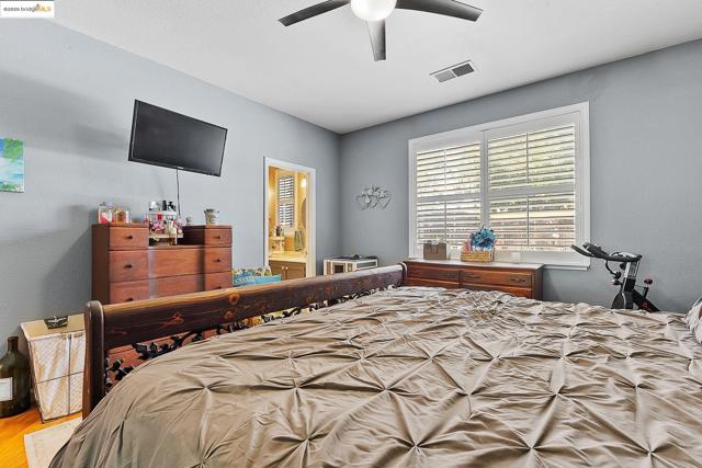 1126 Deerpark Rd, Oakley CA: https://media.crmls.org/mediaz/6b0a977c-c33b-4bc1-a6ed-3dbf58703e54.jpg