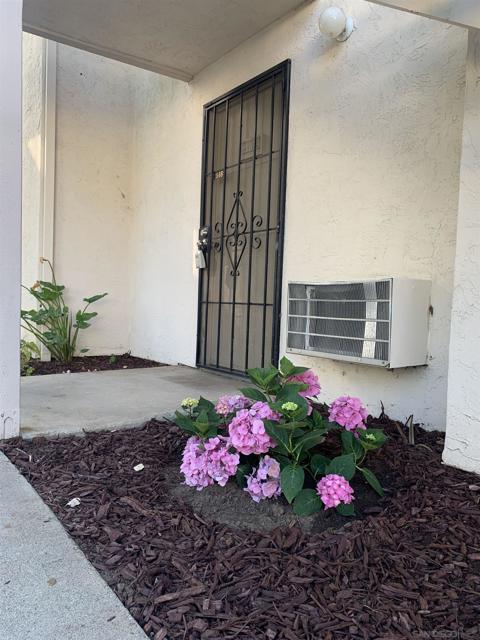 2566 WHITE OAK PLACE, Escondido CA: https://media.crmls.org/mediaz/6b0b1597-9c30-4b52-90a0-57e3143b8c8a.jpg