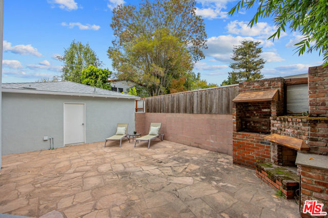 210 S Bundy Drive, Los Angeles CA: https://media.crmls.org/mediaz/6b0b4211-5a88-4127-9851-c072d7d53c39.jpg