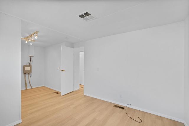 7 Seashell Circle, Half Moon Bay CA: https://media.crmls.org/mediaz/6b0b561e-8831-4805-9034-0f3b569b8b19.jpg