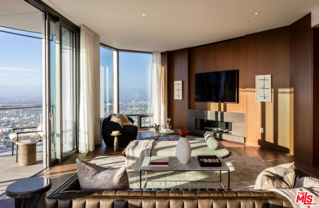 211 W Elm Court #3A