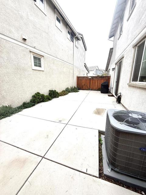 55 E Funderburg Boulevard, Mountain House CA: https://media.crmls.org/mediaz/6b0ce68c-3d18-472d-b0bf-55d73da51b51.jpg