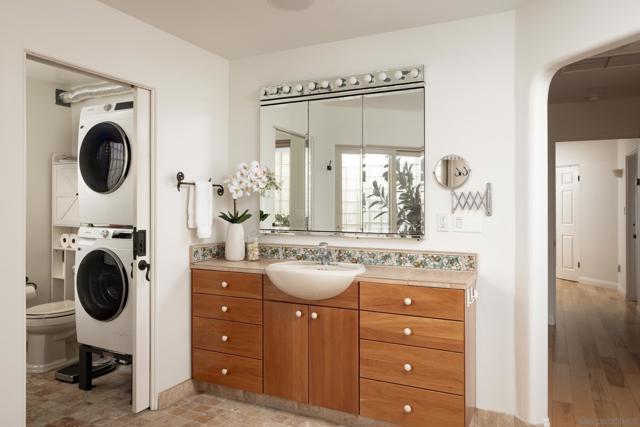 16204 Orchard Bend Rd, Poway CA: https://media.crmls.org/mediaz/6b0dd151-8f32-4218-a5d6-29ec2d1865bf.jpg