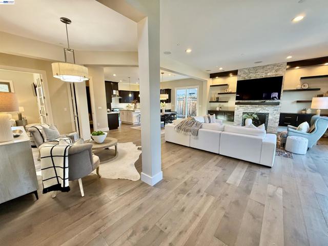 1500 Arroyo Rd, Livermore CA: https://media.crmls.org/mediaz/6b0deacf-d9fd-4c96-9bb4-908625f7ca91.jpg