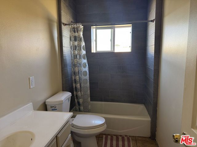 4341 W 106th Street, Inglewood CA: https://media.crmls.org/mediaz/6b0e75ac-a8db-49f2-980e-95439ceeb980.jpg