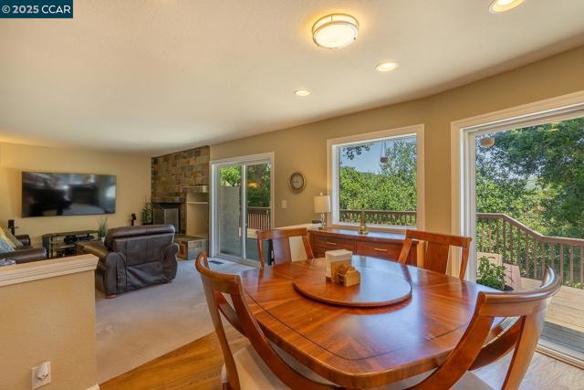 6082 Slopeview Ct, Castro Valley CA: https://media.crmls.org/mediaz/6b0f5d59-a58c-46f9-b437-1c3898f0fd16.jpg