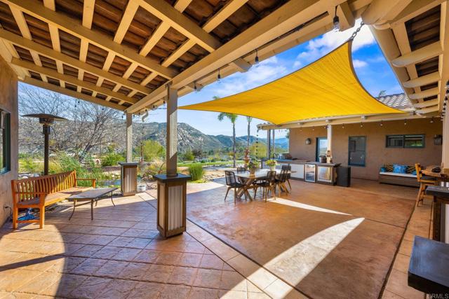 15636 Sage Hill Drive, Ramona CA: https://media.crmls.org/mediaz/6b0f664a-fbfb-434e-a625-cc986469fc41.jpg