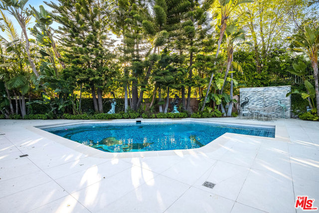 16601 Park Lane Circle, Los Angeles CA: https://media.crmls.org/mediaz/6b0f9e48-6297-47d9-9a65-5536c1634a4d.jpg
