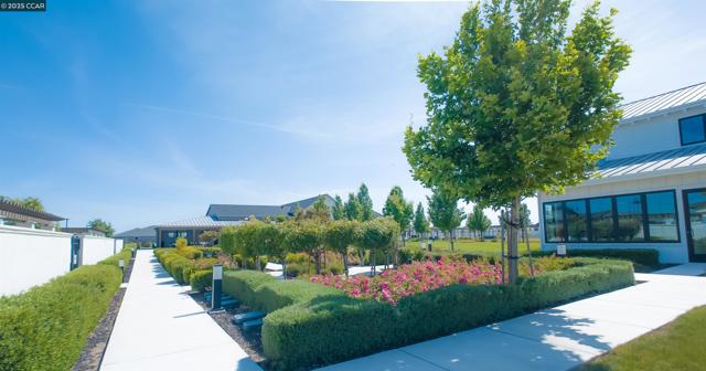 2299 Rustic Oak Ln, Rio Vista CA: https://media.crmls.org/mediaz/6b0fd384-5e83-4b0c-9a9f-f2f63fa0484e.jpg