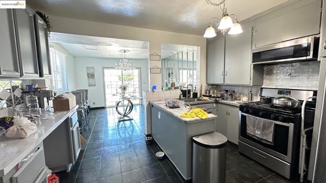 1929 Lincoln Avenue, Richmond CA: https://media.crmls.org/mediaz/6b0fe10d-400a-47c7-afed-4d1aa9f57256.jpg