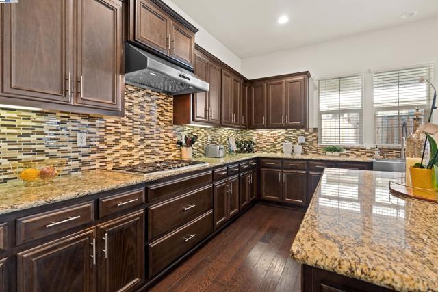 4440 Pine Mountain Way, Dublin CA: https://media.crmls.org/mediaz/6b0fe9dc-01de-4387-80ef-a78deceefa19.jpg