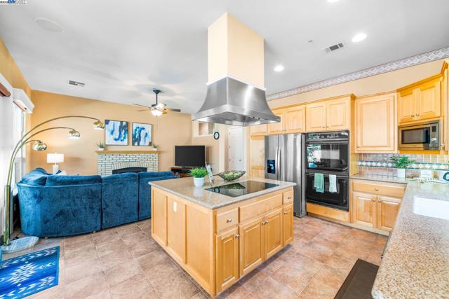 444 Cabonia Ct, Pleasanton CA: https://media.crmls.org/mediaz/6b0feada-e0cf-4ff7-83b7-596870a50f18.jpg
