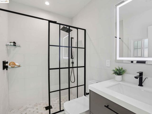 1612 Carleton St, Berkeley CA: https://media.crmls.org/mediaz/6b101bb2-e926-44e1-9257-a3b7c341a512.jpg