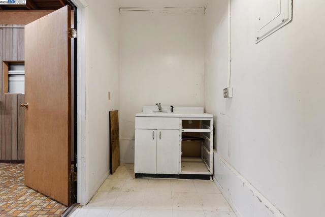 5221 Roxanne Ct, Livermore CA: https://media.crmls.org/mediaz/6b102506-17a3-43cb-af8b-0c655548d131.jpg