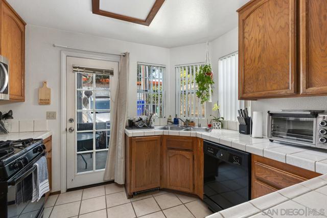 972 8 Sapphire St, San Diego CA: https://media.crmls.org/mediaz/6b103162-752f-42bb-a8bf-e94cb5070c6c.jpg