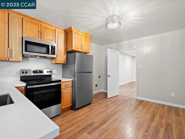 221 Green St, Martinez CA: https://media.crmls.org/mediaz/6b10a35d-acce-402f-bf00-0dceeb6f1a82.jpg
