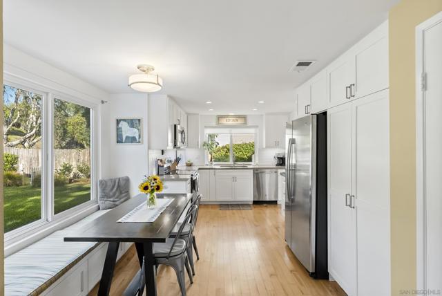 1655 Splitrail Dr., Encinitas CA: https://media.crmls.org/mediaz/6b113dbd-09ea-476f-9b44-31a600468726.jpg