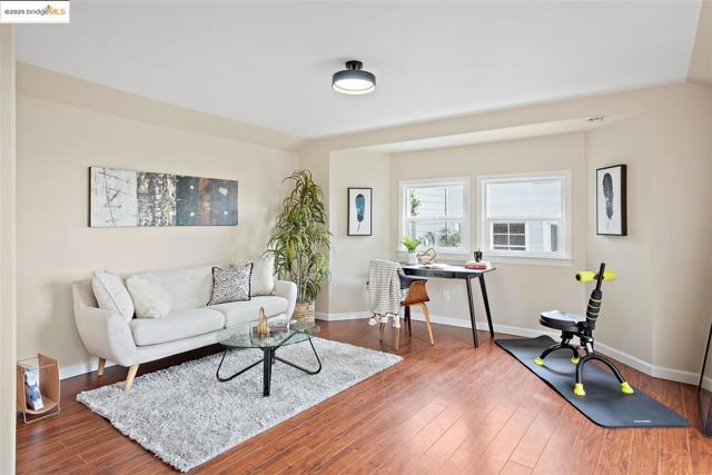 262 Byxbee St, San Francisco CA: https://media.crmls.org/mediaz/6b11a3e5-8068-49e5-ad10-d6bb3e2d6cfa.jpg