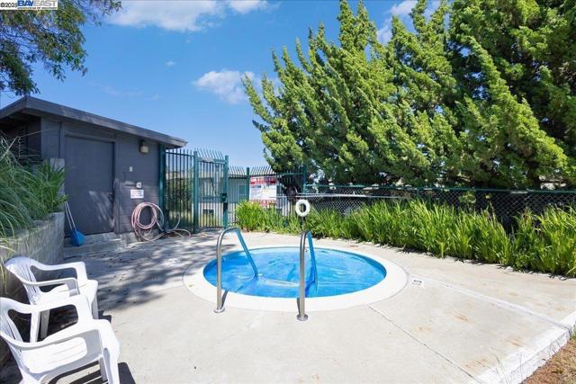 19100 Crest Ave, Castro Valley CA: https://media.crmls.org/mediaz/6b1227c2-9e12-454f-b9df-d80ac83e3880.jpg