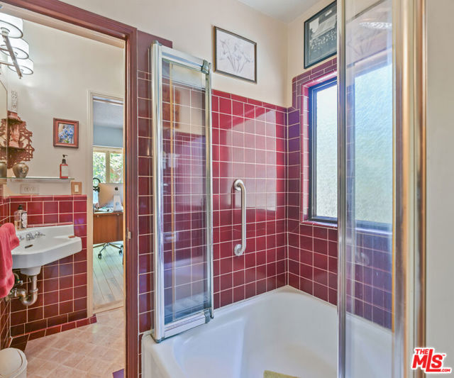 2228 Vista Del Mar Place, Los Angeles CA: https://media.crmls.org/mediaz/6b12287f-ee4d-4293-be1c-00f8309d524e.jpg