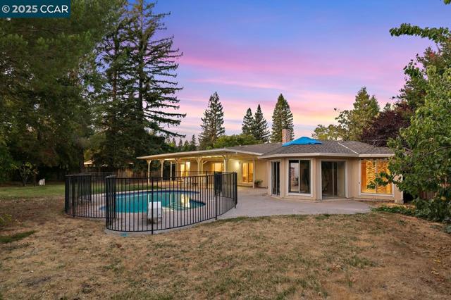 209 Farm Hill Ct, Danville CA: https://media.crmls.org/mediaz/6b122b75-e8c9-4f4d-9c76-41df5b265def.jpg