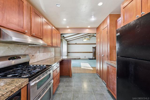 275 S Worthington St, Spring Valley CA: https://media.crmls.org/mediaz/6b124cc8-a1fe-440d-8a66-caa04f9d702e.jpg